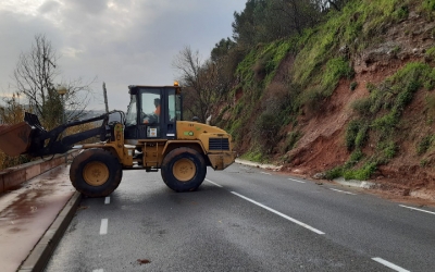 Una excavadora retirant terra a la carretera de Torre-romeu/ Ajuntament de Sabadell