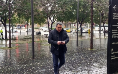 L'exalcalde Manuel Bustos entrant a la Ciutat de la Justícia | Pere Gallifa