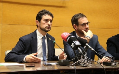 Damià Calvet (esquerra) i Ignasi Giménez, al Consell Comarcal/ ACN