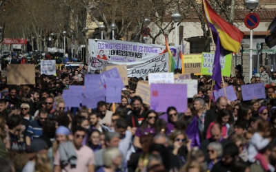 Milers de sabadellenques prenen els carrers el 8-M | Ràdio Sabadell