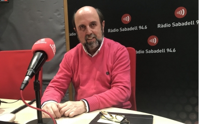 Miquel Sagarra en una imatge d'arxiu a l'estudi de Ràdio Sabadell