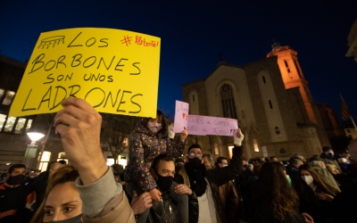 Un miler de persones demanen la llibertat del raper lleidatà Pablo Hasél a la plaça Sant Roc | Roger Benet