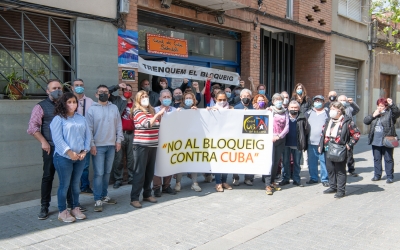 Protesta per reclamar la fi del "bloqueig" a Cuba al Casal Cubà | Roger Benet