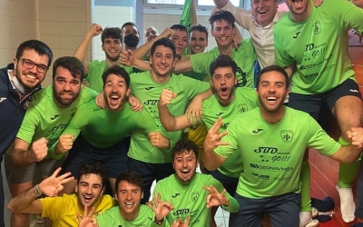 Foto de la celebració de la victòria escolàpia contra l'Aliança Mataró | Futsalpia