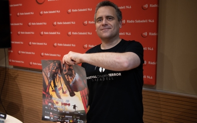 David Garnacho, amb el cartell del festival/ Roger Benet