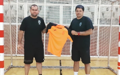 Manel Muñoz (dreta), en la fotografia de presentació acompanyat del coordinador del club, Xavi Girvent | Grups Arrahona
