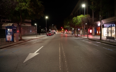 Els carrers de la ciutat, buits durant el toc de queda/ Roger Benet