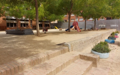 Pati de l'escola Gaudí, on s'ha eliminat una tanca per unificar els dos espais/ Karen Madrid