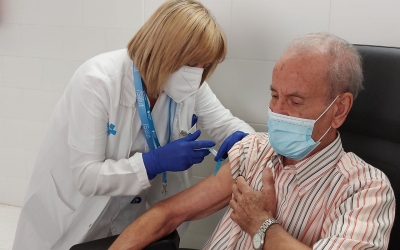 Un pacient del CAP Sud rebent les vacunes de la grip i el coronavirus/ Karen Madrid