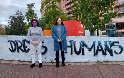 Marta Morell i Eva Abellán, al mur dels Drets Humans de Covadonga/ Karen Madrid