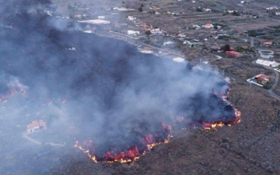 Imatge del pas de la lava, a l'inici de l'erupció | Emergències La Palma