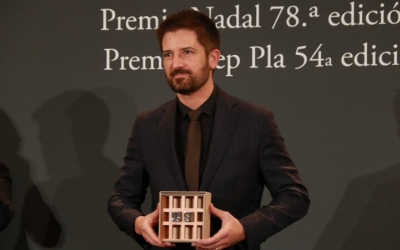 Toni Cruanyes, recollint el premi Josep Pla/ Cedida