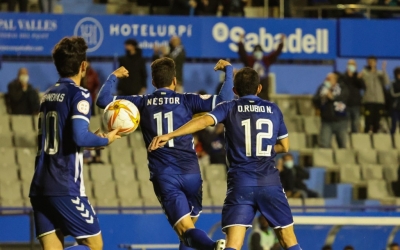 Querol celebrant el seu gol contra el Linares | CES