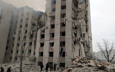 Un edifici destruït pels bombardejos a la ciutat de Txernihiv | ACN