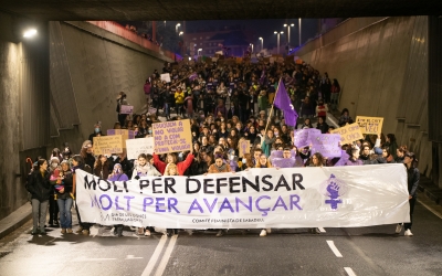 1.000 persones es manifesten a Sabadell pels drets de les Dones el 8M | Roger Benet