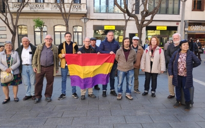 Membres de la Plataforma Consulta Popular Monarquia o República de Sabadell | Pau Duran