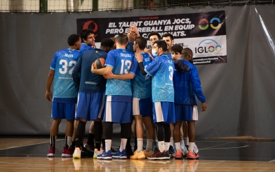 Pinya dels jugadors del CNS Bàsquet aquesta temporada | Roger Benet
