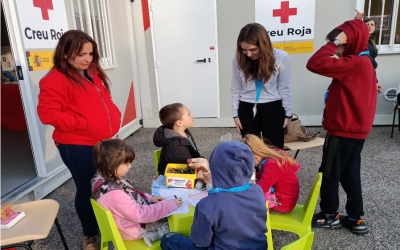 La Creu Roja atenent infants ucraïnesos/ ACN