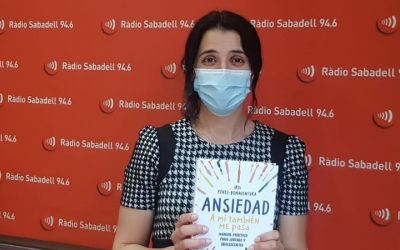 Iris Pérez, amb el seu llibre per combatre l'ansietat/ Raquel Garcia