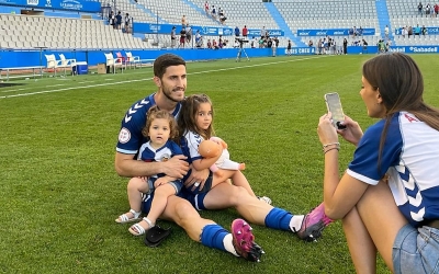 Foto de família d'Aleix Coch dissabte en el comiat de la temporada | Adrián Arroyo
