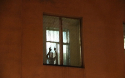 Una persona a una finestra de Wad-Ras | ACN