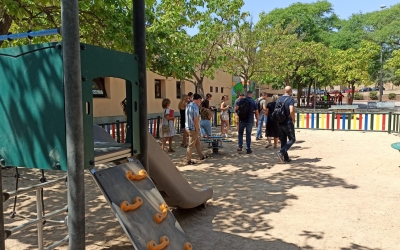 Diversos membres del consitori han inaugurat el nou parc infantil | Pere Gallifa