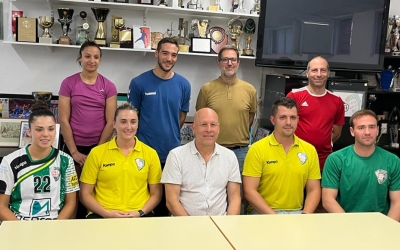 Direcció esportiva, entrenadors i capitans de l'OAR al carrer Boccaccio | Adrián Arroyo