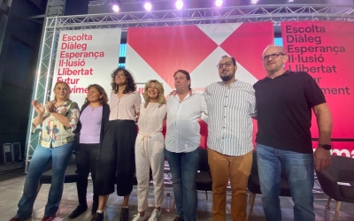 Yolanda Díaz acompanyada dels ponents del míting | Helena Molist