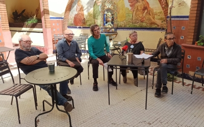 Els artistes han presentat el manifest a l'eixida de la Casa Taulé | Pere Gallifa