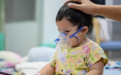 Un nen amb una mascareta d'oxigen | GettyImages