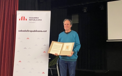 Salvador Domènech amb el premi | Helena Molist
