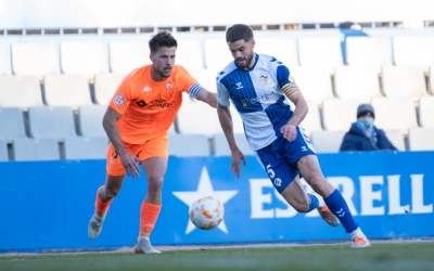 Guillem Molina va dur el braçalet de capità contra l'Alcoyano | Roger Benet
