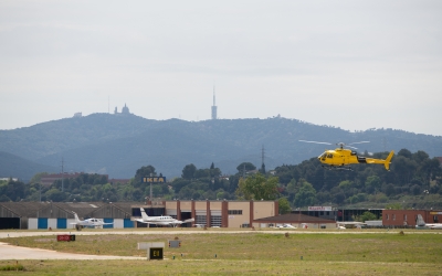 Un helicòpter s'enlaira a l'Aeroport de Sabadell | Roger Benet