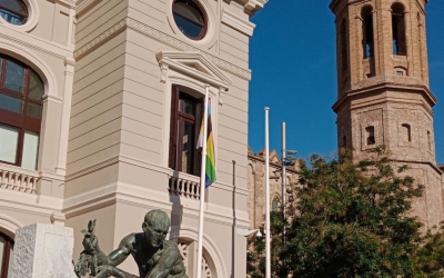 La bandera LGTBIQ+ oneja a l'Ajuntament de Sabadell | Cedida