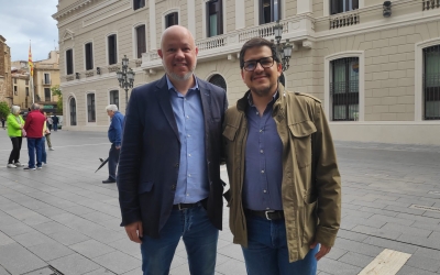 Joan Garcia i José María Espejo-Saavedra, aquest dijous, davant l'Ajuntament | Serveis Informatius
