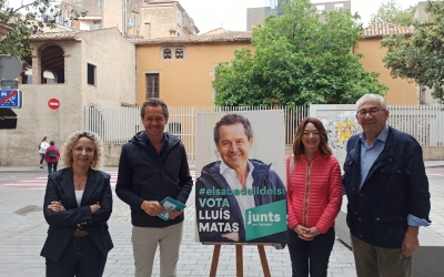 L'alcaldable Lluís Matas, acompanyat d'altres candidats de JxS | Ràdio Sabadell