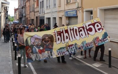 La manifestació per la biblioteca de Gràcia | Júlia Ramon