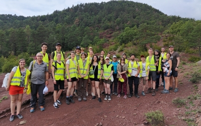 Els congressistes visitant el jaciment de Permià, a Castellar de n'Hug | Cedida