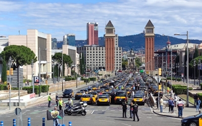 Una vintena de taxis de Sabadell i una trentena de conductors han participat en la marxa lenta a Barcelona | Cedida