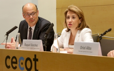La ministra de Transports, Raquel Sánchez, amb el president de la CECOT, Xavier Panés | Albert Hernández (ACN)