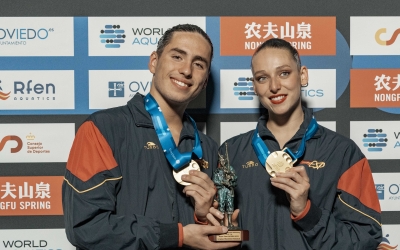Emma Garcia i Dennis González lluint la medalla d'or | RFEN