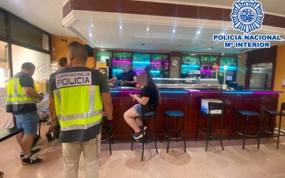 Els agents de la Policia Nacional als restaurants | Cedida