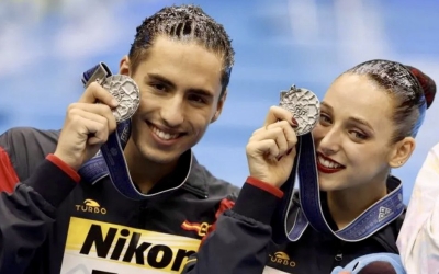 González i Garcia, mostrant la medalla | RFEN