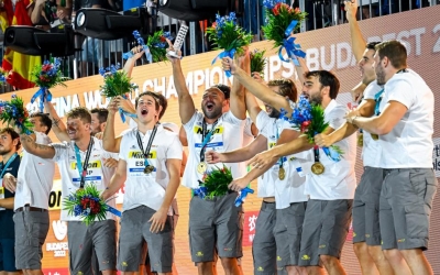 L'equip espanyol de waterpolo celebrant el títol de Budapest 2022 | RFEN