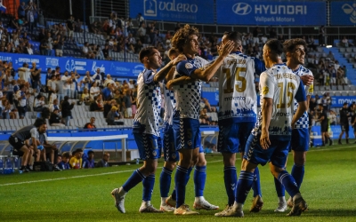 La plantilla, celebrant el gol de Pau Resta en l'últim partit | CES