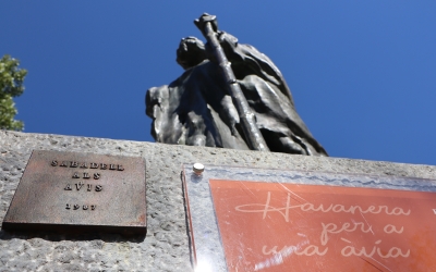 L'estatua de la plaça de les Àvies i Avis | Júlia Ramon