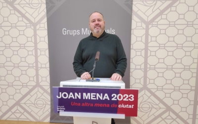 Joan Mena en la presentació de la moció | Pau Duran