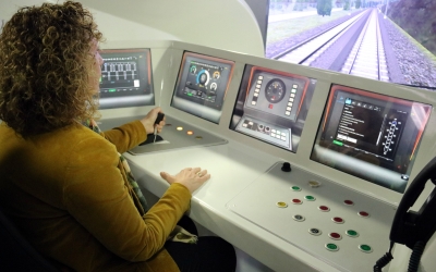 La consellera Capella en un simulador al Centre Operatiu de FGC a Rubí | ACN
