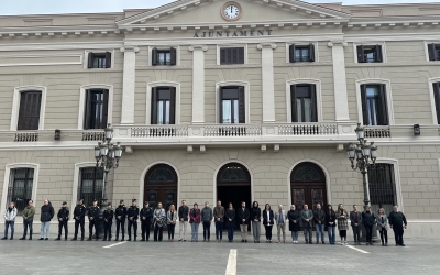 Minut de silenci per les víctimes de l'incendi a València | Ràdio Sabadell