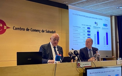 Josep Oliu i Ramon Alberich a la conferència | Ràdio Sabadell 
